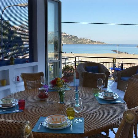 Terrazza Sul Mare Apartment จีอาร์ดีนี นักซอส ภายนอก รูปภาพ