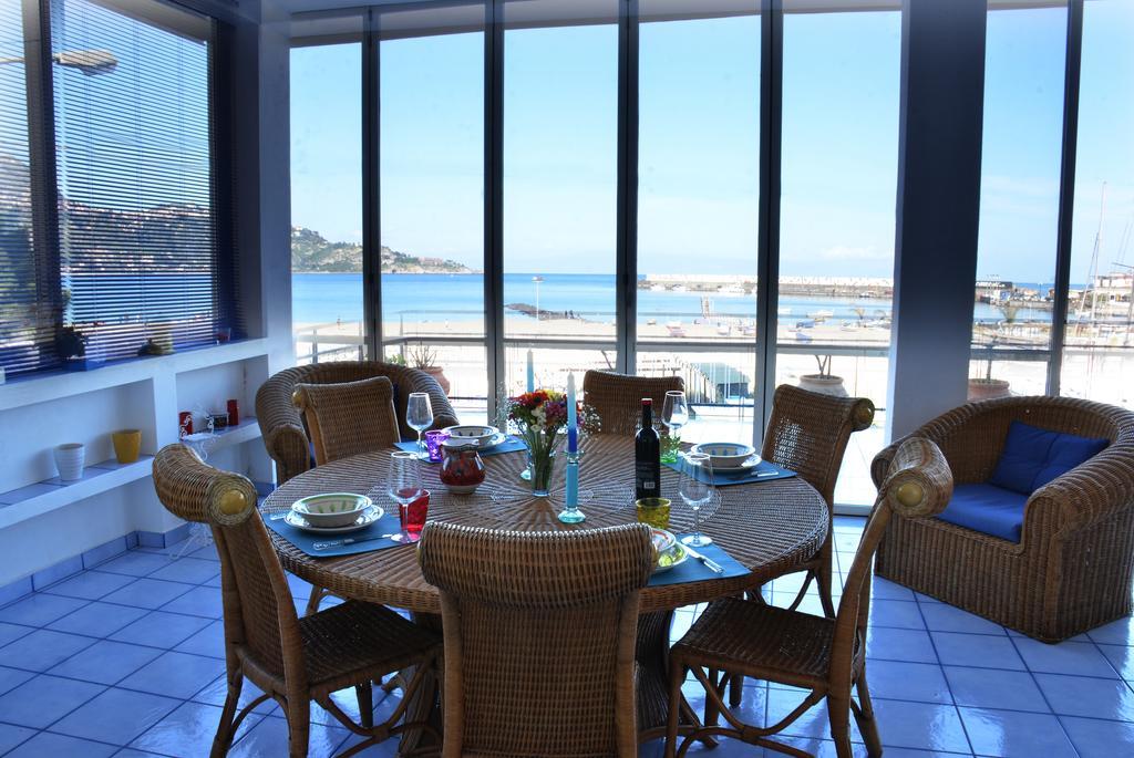 Terrazza Sul Mare Apartment จีอาร์ดีนี นักซอส ภายนอก รูปภาพ