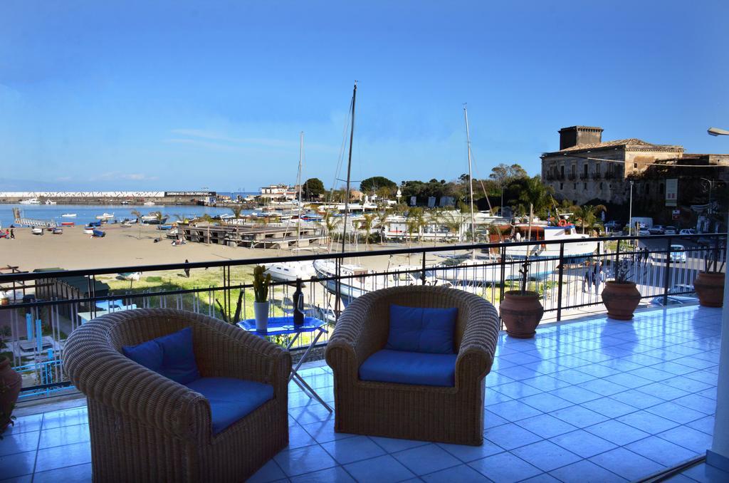 Terrazza Sul Mare Apartment จีอาร์ดีนี นักซอส ภายนอก รูปภาพ