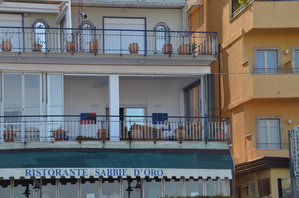 Terrazza Sul Mare Apartment จีอาร์ดีนี นักซอส ภายนอก รูปภาพ
