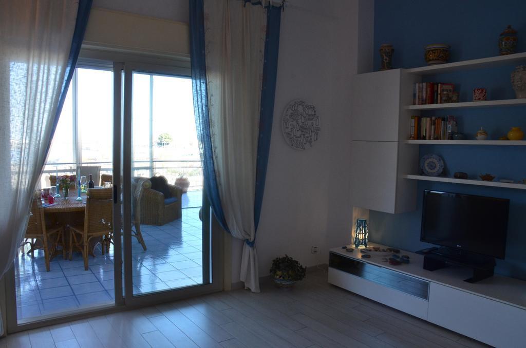 Terrazza Sul Mare Apartment จีอาร์ดีนี นักซอส ภายนอก รูปภาพ