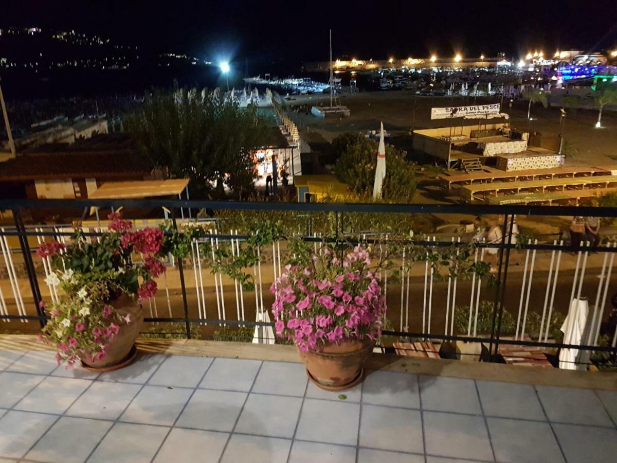 Terrazza Sul Mare Apartment จีอาร์ดีนี นักซอส ภายนอก รูปภาพ
