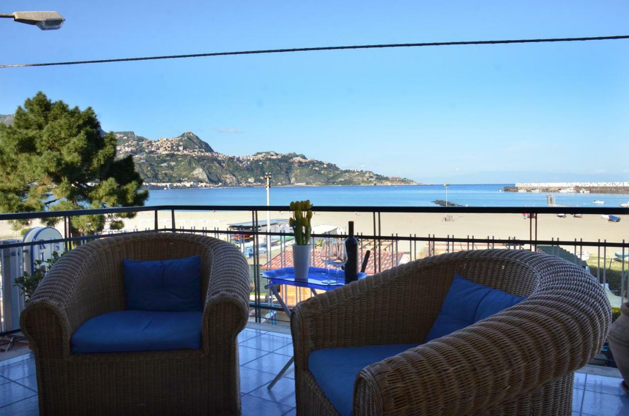 Terrazza Sul Mare Apartment จีอาร์ดีนี นักซอส ภายนอก รูปภาพ