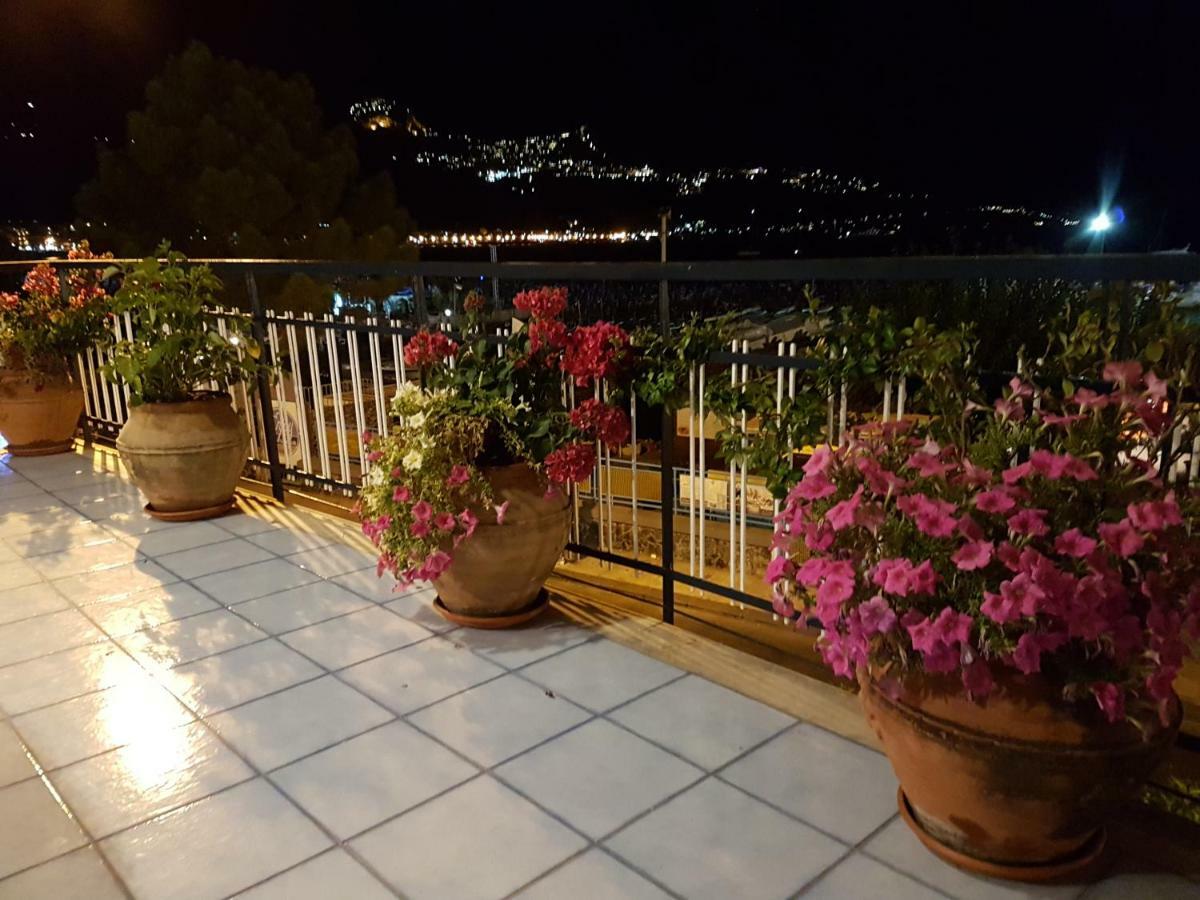 Terrazza Sul Mare Apartment จีอาร์ดีนี นักซอส ภายนอก รูปภาพ